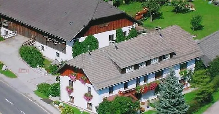 Poellitzer Hollnhof 아파트 *