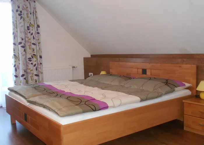 Poellitzer Hollnhof 아파트 *